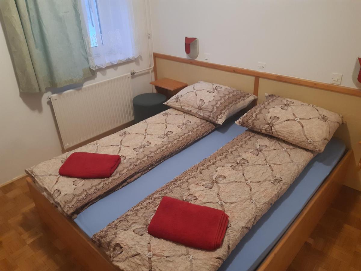 Rooms Barovc By The Lake Jasna 克拉尼斯卡戈拉 外观 照片 A futon