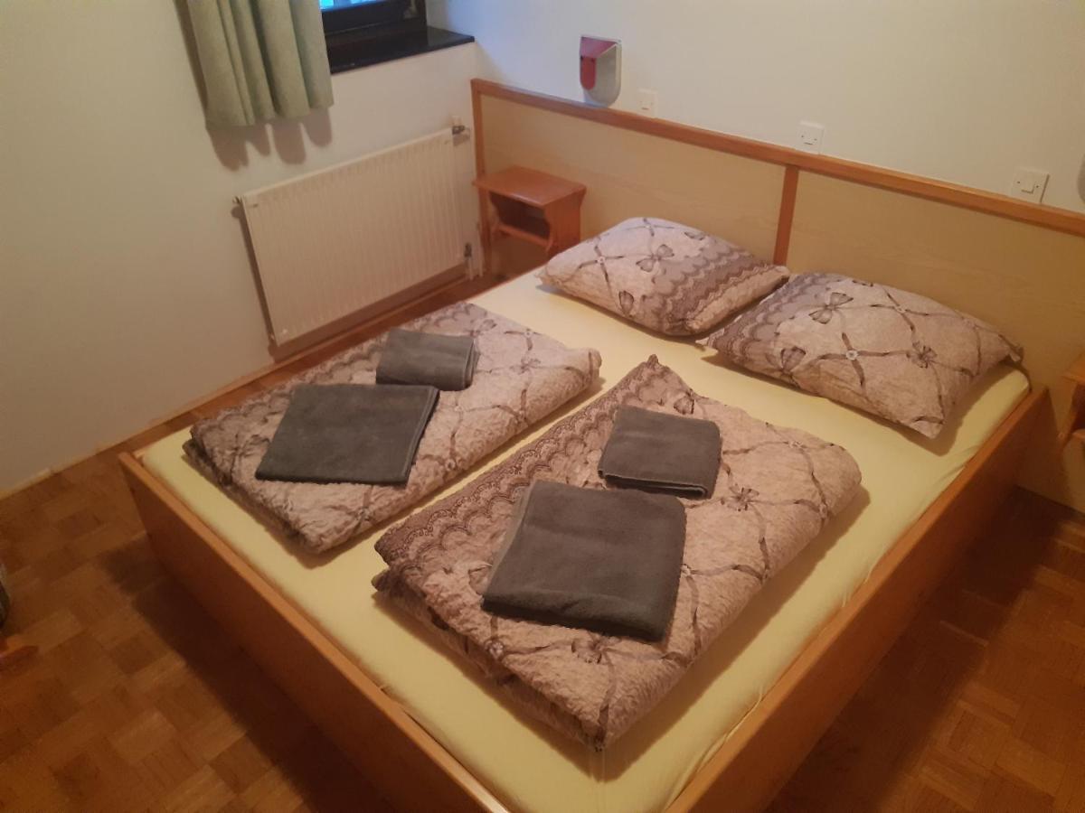 Rooms Barovc By The Lake Jasna 克拉尼斯卡戈拉 外观 照片 A futon bed