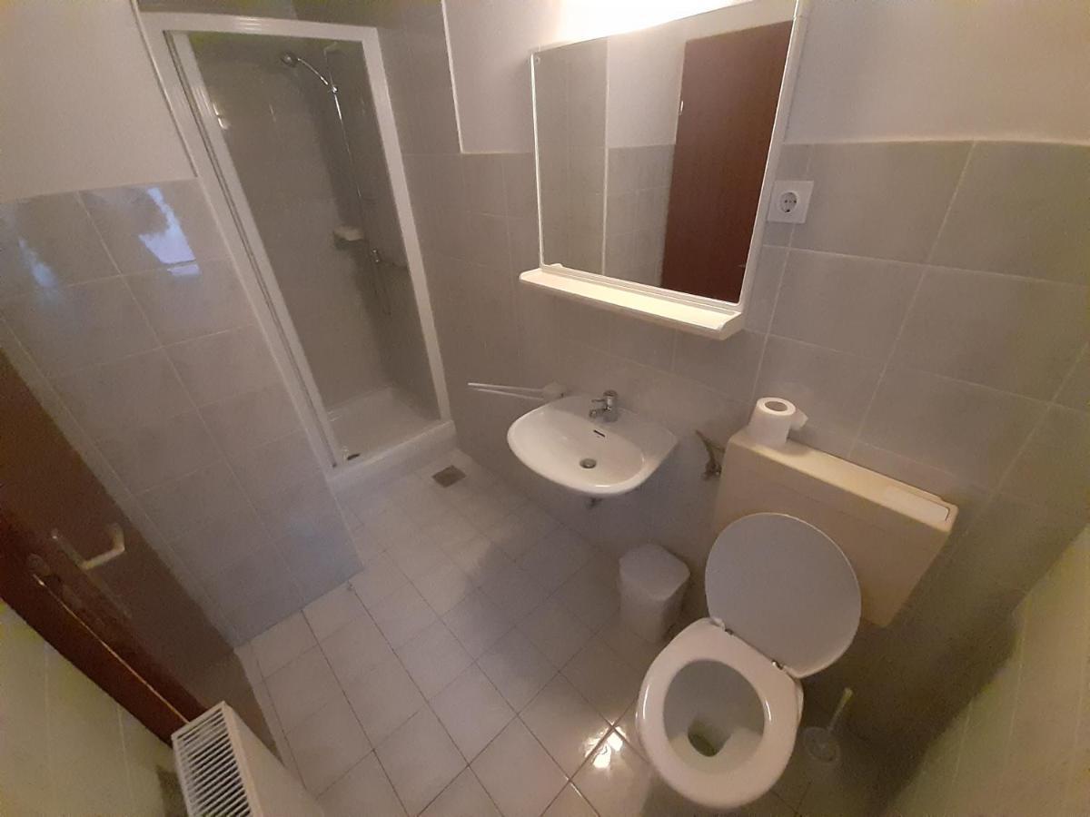 Rooms Barovc By The Lake Jasna 克拉尼斯卡戈拉 外观 照片 Bathroom in a typical apartment