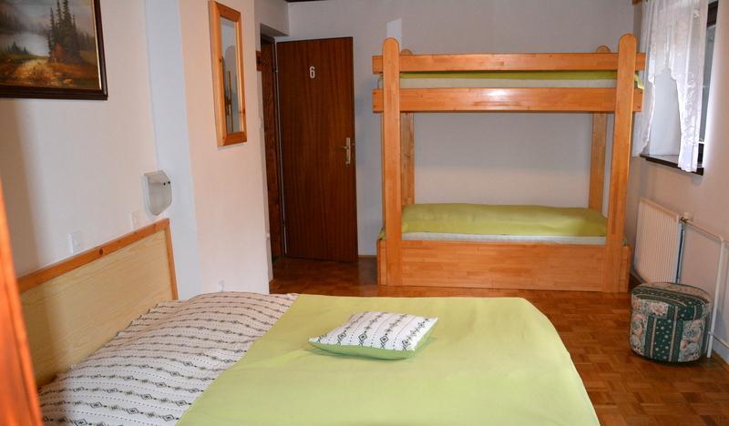 Rooms Barovc By The Lake Jasna 克拉尼斯卡戈拉 外观 照片 Hostel room in Ljubljana, Slovenia