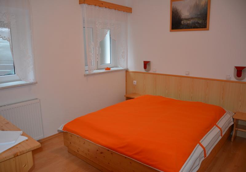 Rooms Barovc By The Lake Jasna 克拉尼斯卡戈拉 外观 照片 A bedroom